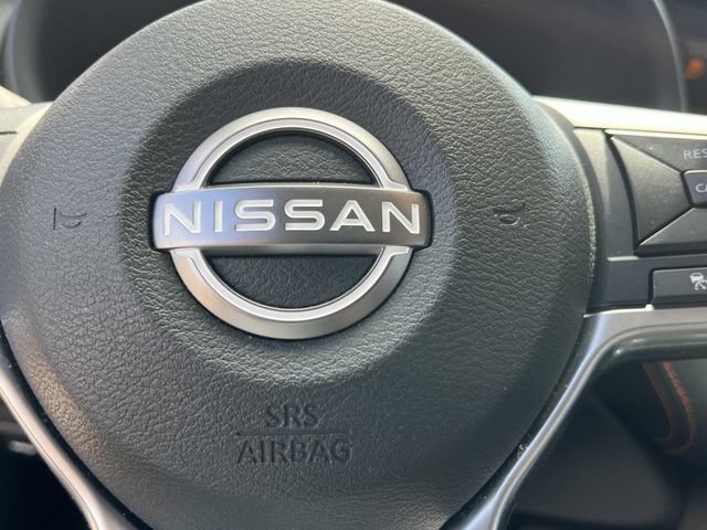 Used 2023 Nissan Kicks SR w/ SR Premium Package FWD image 32