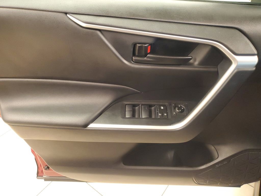 Used 2023 Toyota RAV4 LE image 17
