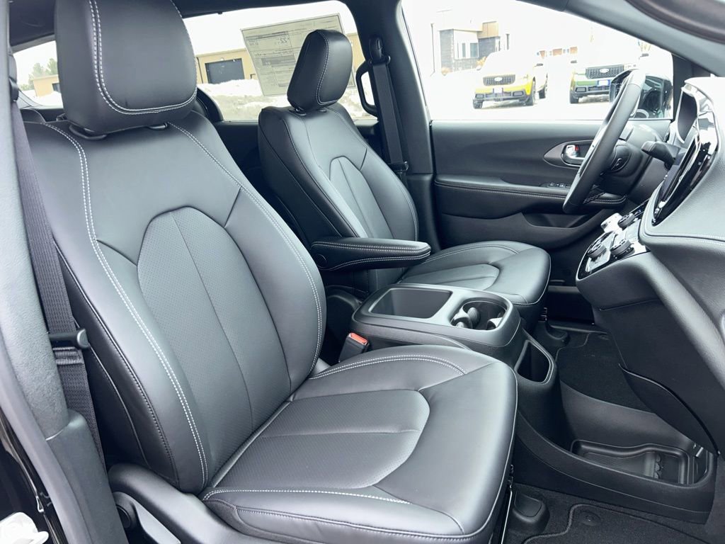 New 2026 Chrysler Pacifica Select image 26