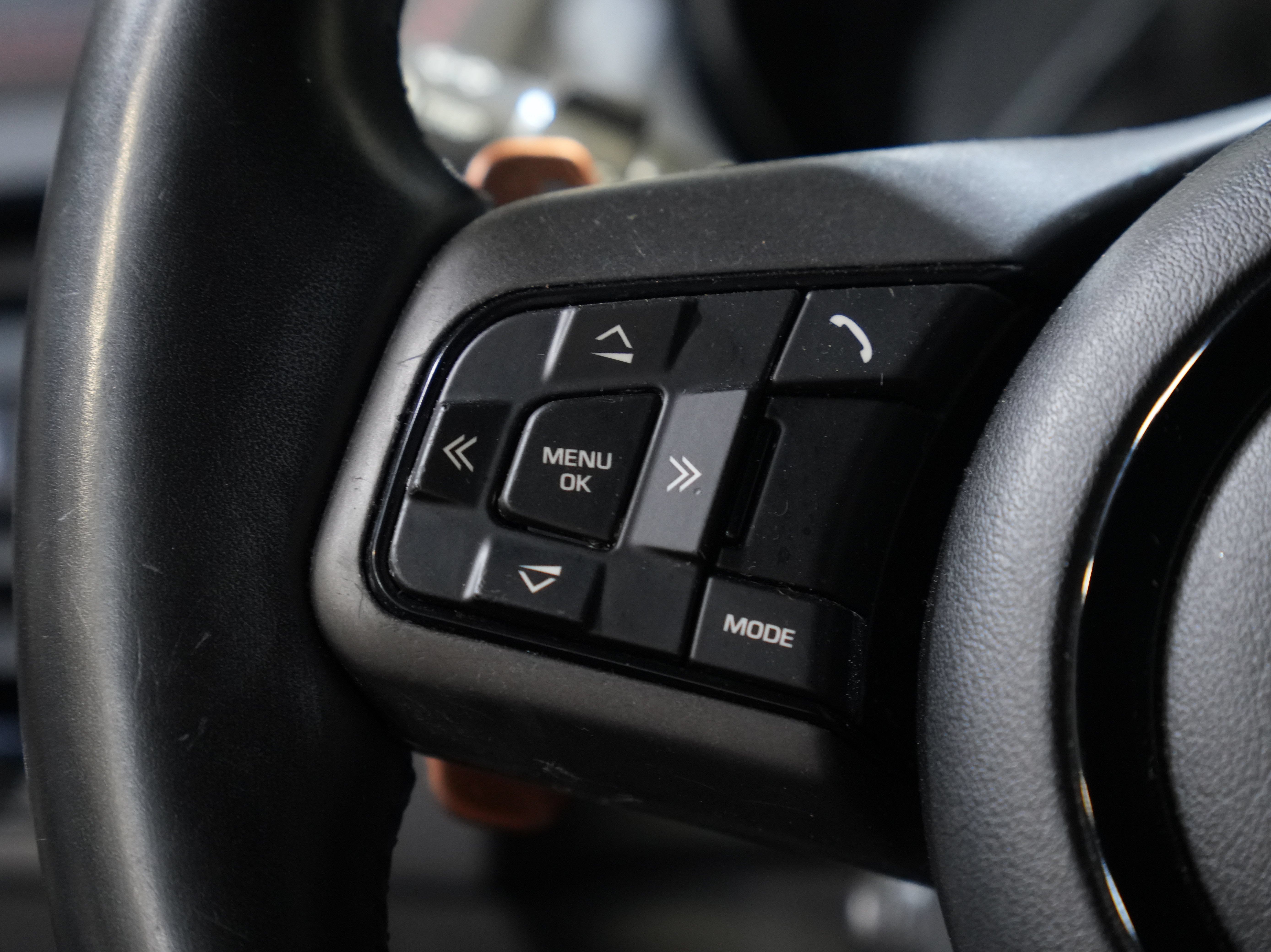 Used 2015 Jaguar F-TYPE R RWD image 32