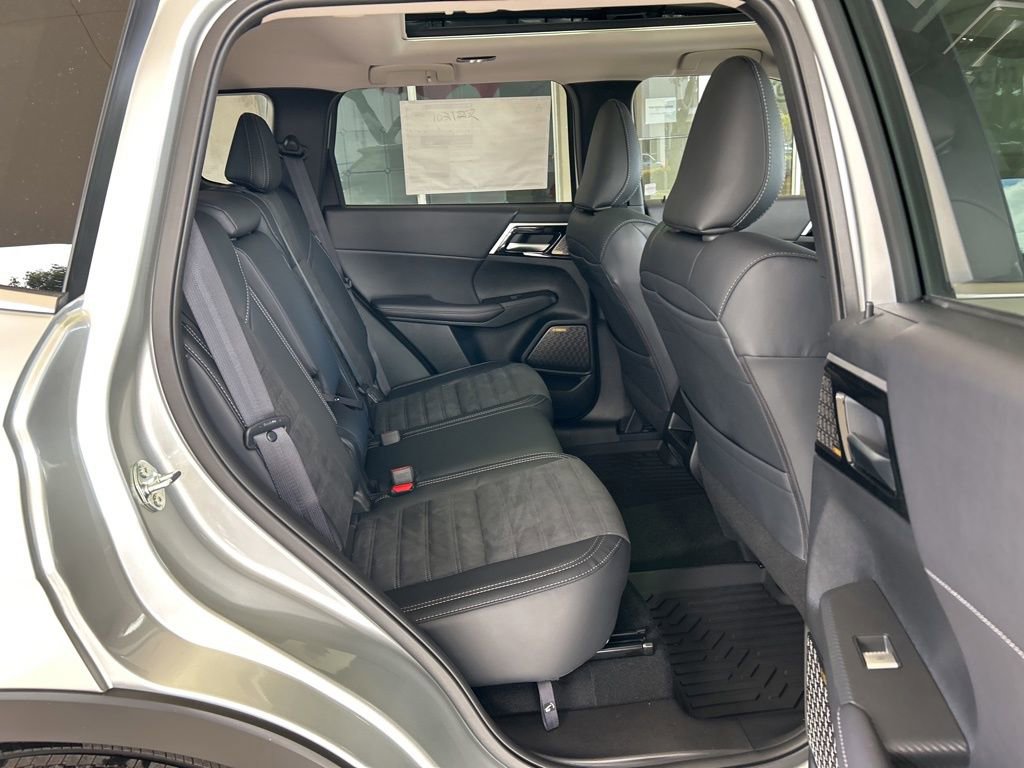 New 2026 Mitsubishi Outlander SE image 27