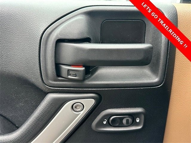 Used 2014 Jeep Wrangler Unlimited Sahara image 17