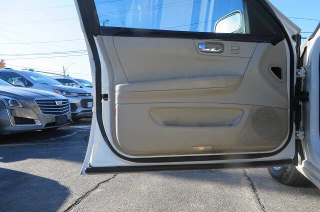 Used 2010 Cadillac DTS Luxury image 35