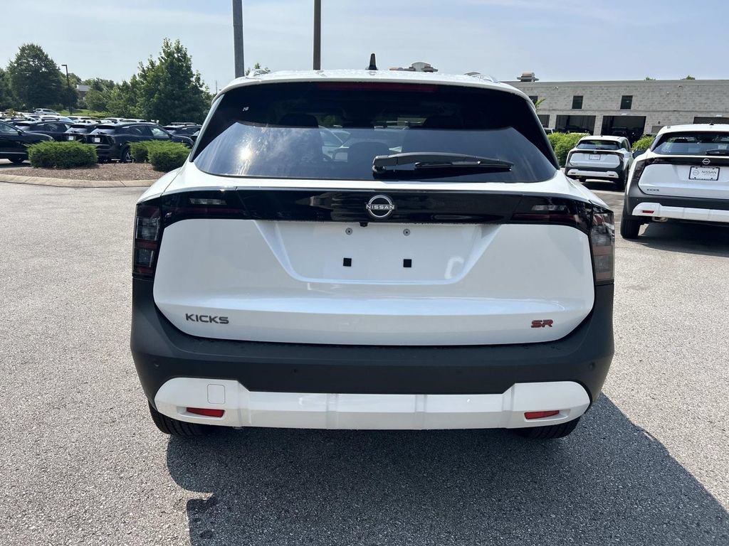 New 2026 Nissan Kicks SR w/ SR Premium Package FWD image 6