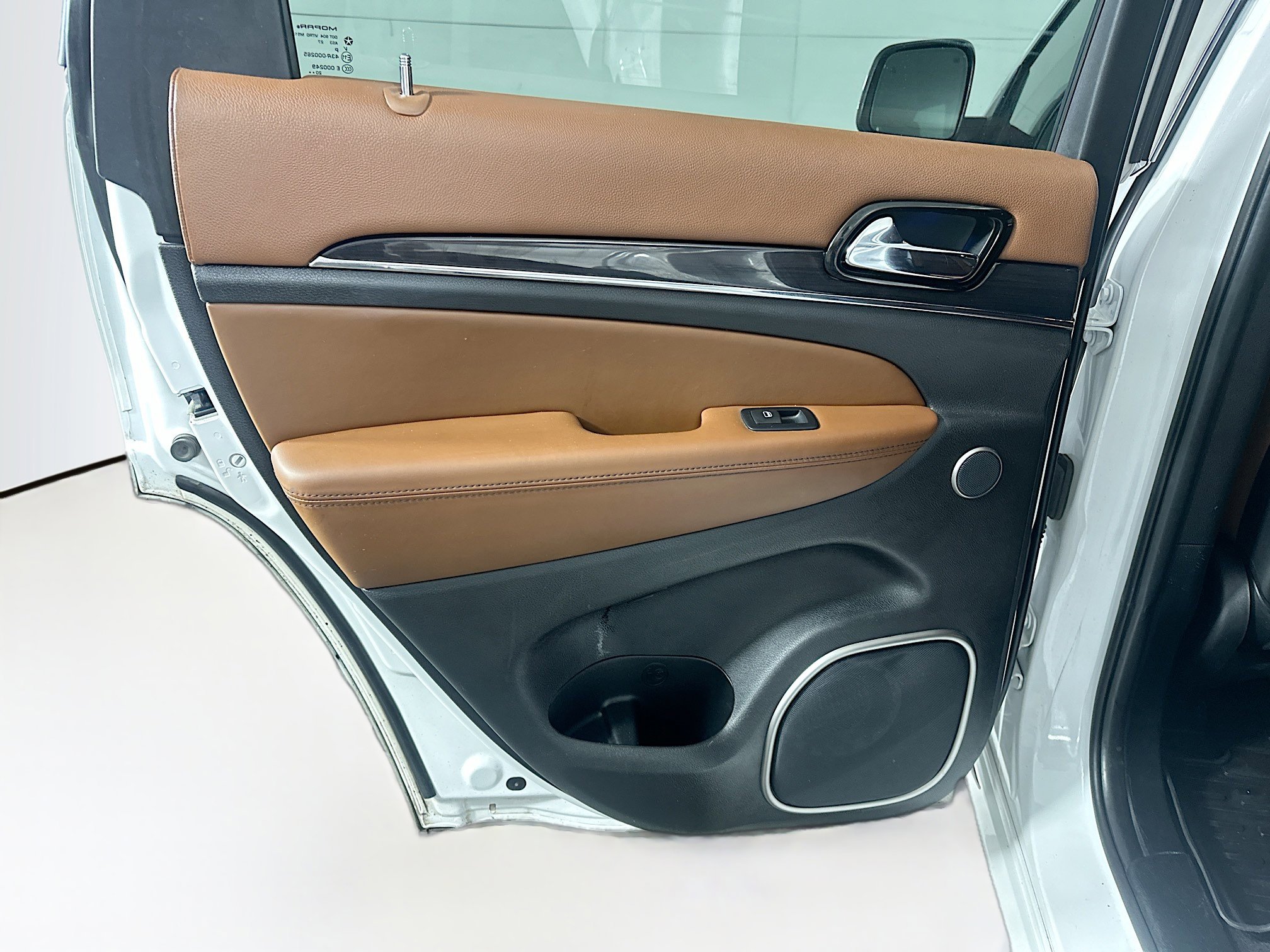 Used 2021 Jeep Grand Cherokee Overland AWD/4WD image 28