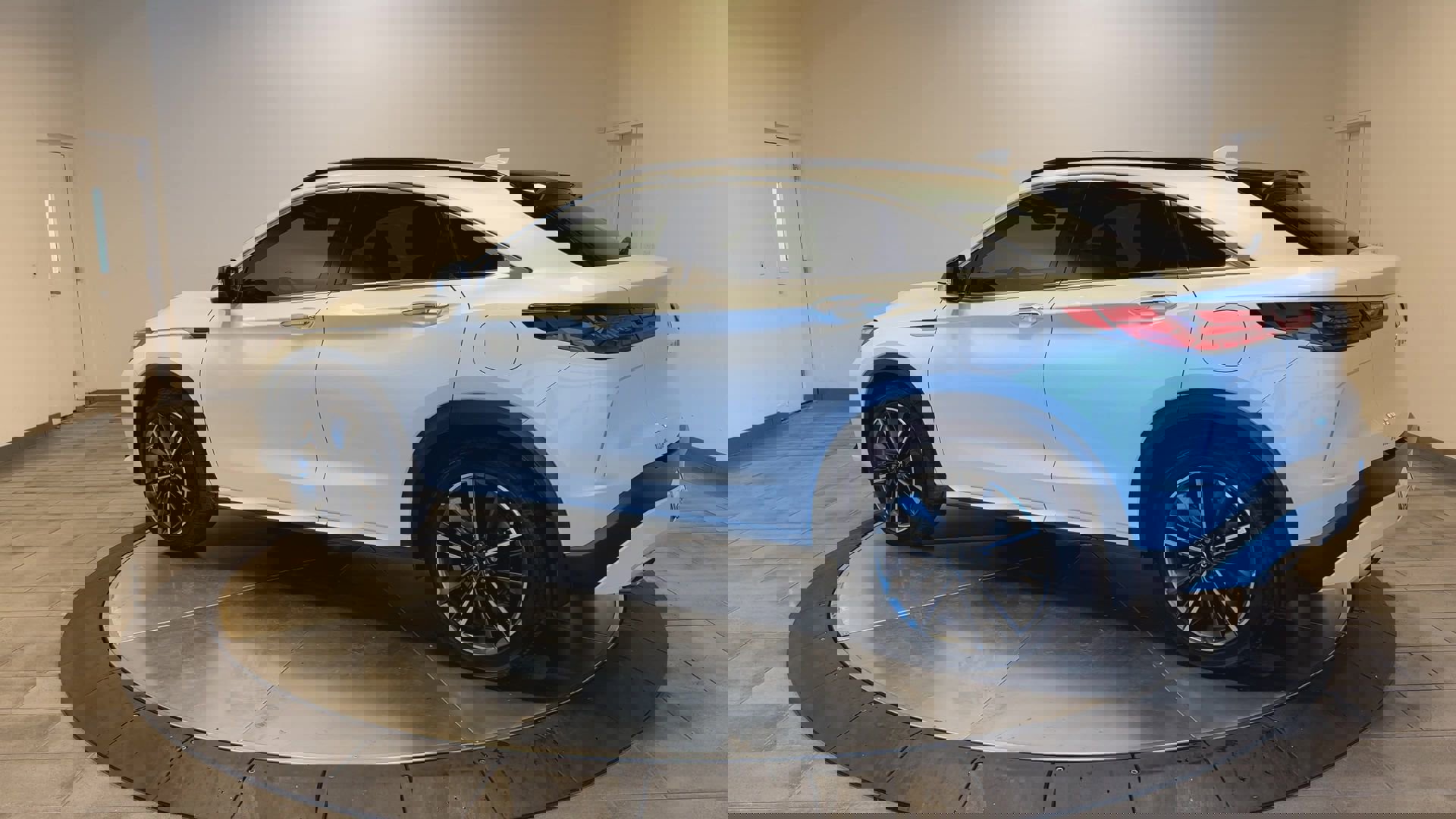 Certified 2025 INFINITI QX55 Luxe w/ Cargo Package image 6