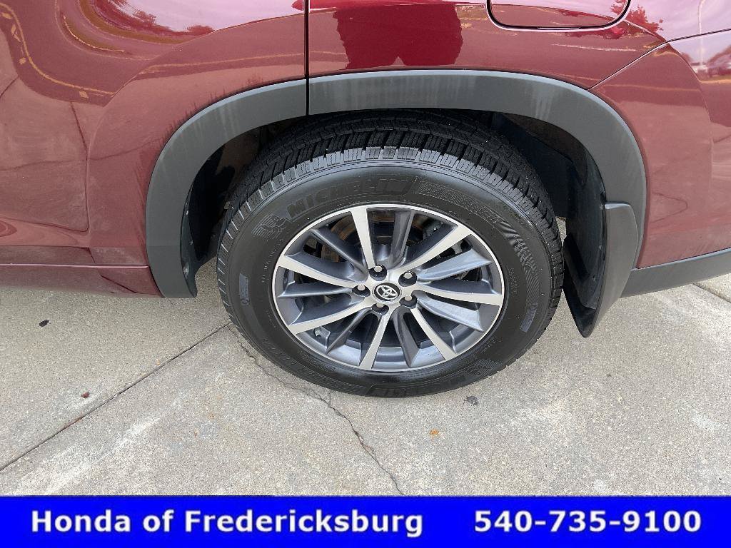 Used 2017 Toyota Highlander XLE AWD/4WD image 10