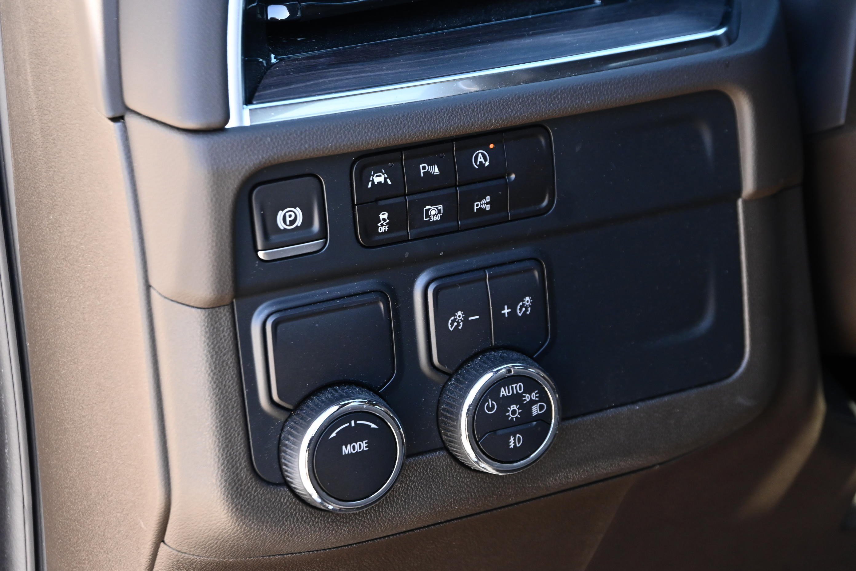 Used 2025 Chevrolet Tahoe LT w/ Comfort Package image 21