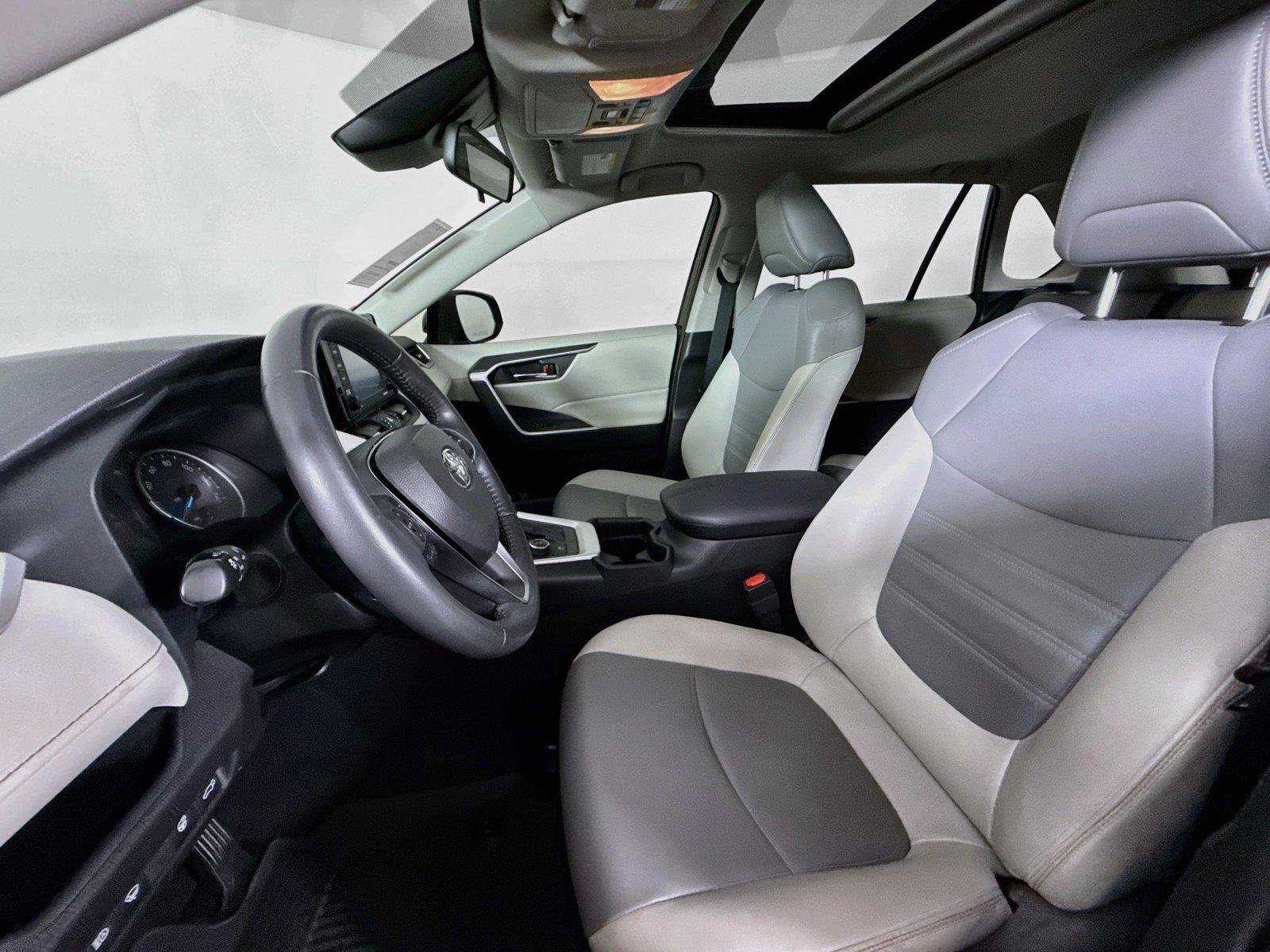 Certified 2021 Toyota RAV4 XLE Premium AWD/4WD image 3