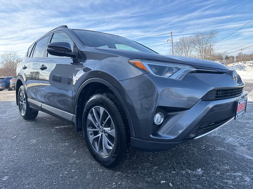Used 2018 Toyota RAV4 XLE image 3
