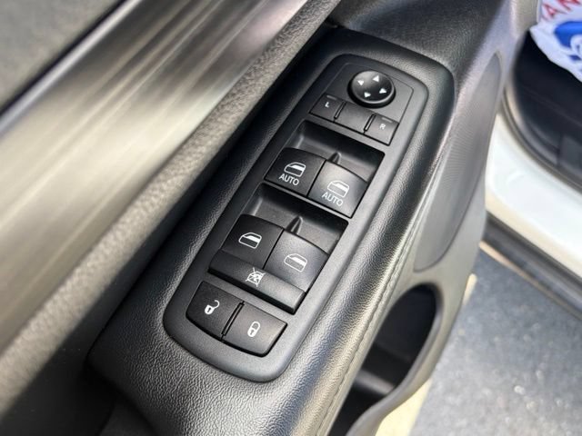Used 2020 Jeep Grand Cherokee Laredo AWD/4WD image 13