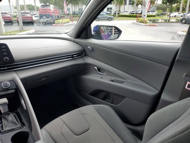Used 2024 Hyundai Elantra SE image 14