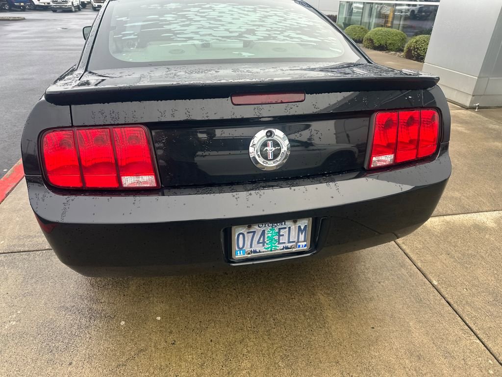Used 2007 Ford Mustang Deluxe image 3