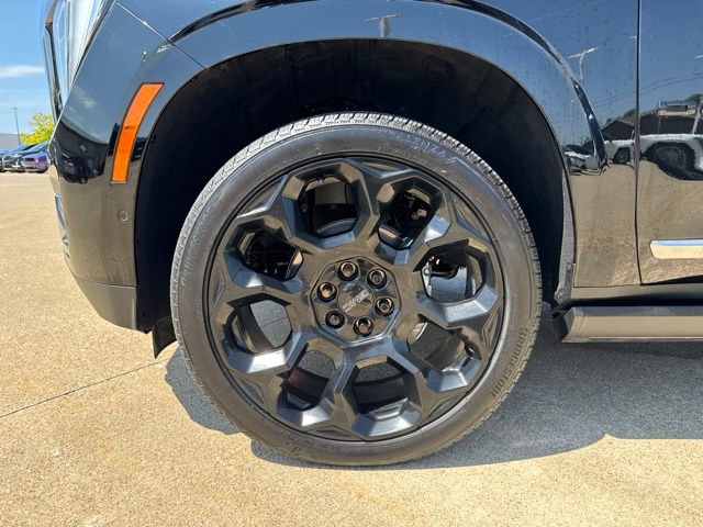 Used 2026 GMC Yukon XL Denali w/ Denali Reserve Package AWD/4WD image 12