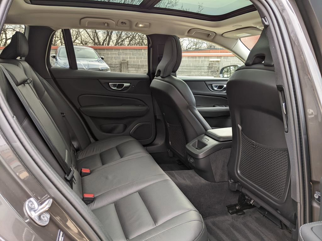Certified 2025 Volvo V60 B5 Cross Country Plus image 25