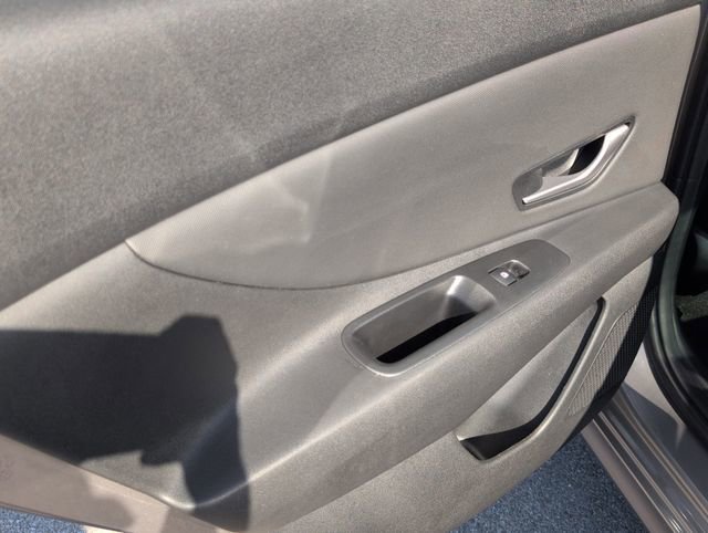 Used 2022 Hyundai Elantra Limited w/ Cargo Package image 32