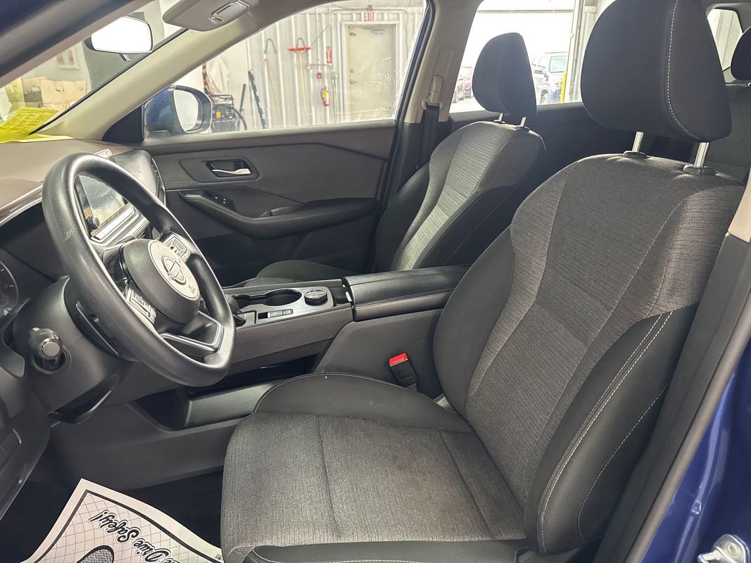 Used 2023 Nissan Rogue SV image 9