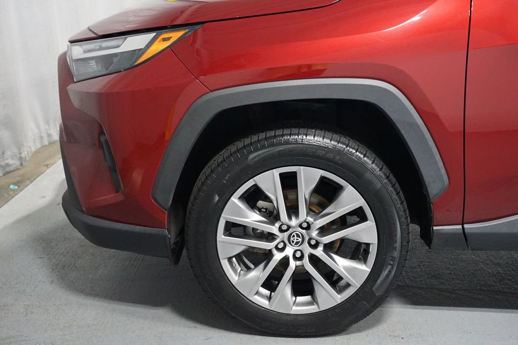 Certified 2022 Toyota RAV4 XLE Premium AWD/4WD image 5