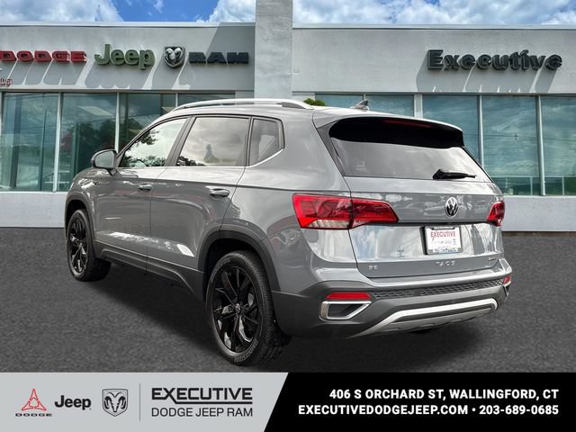 Used 2023 Volkswagen Taos SE AWD/4WD image 2