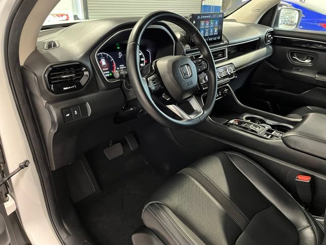 Used 2025 Honda Pilot Touring image 19