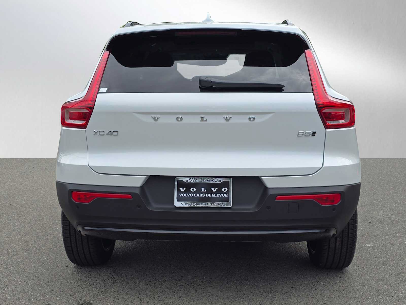New 2026 Volvo XC40 B5 Plus w/ Protection Package Premier AWD/4WD image 4