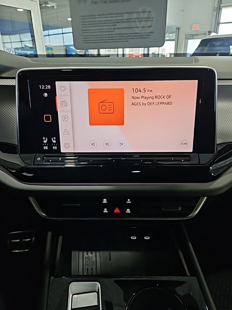 Used 2025 Volkswagen Atlas Peak Edition SE image 34