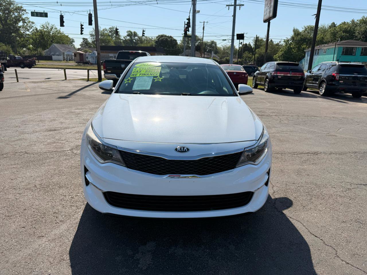 Used 2018 Kia Optima LX w/ 17" Alloy Wheels Package FWD image 3