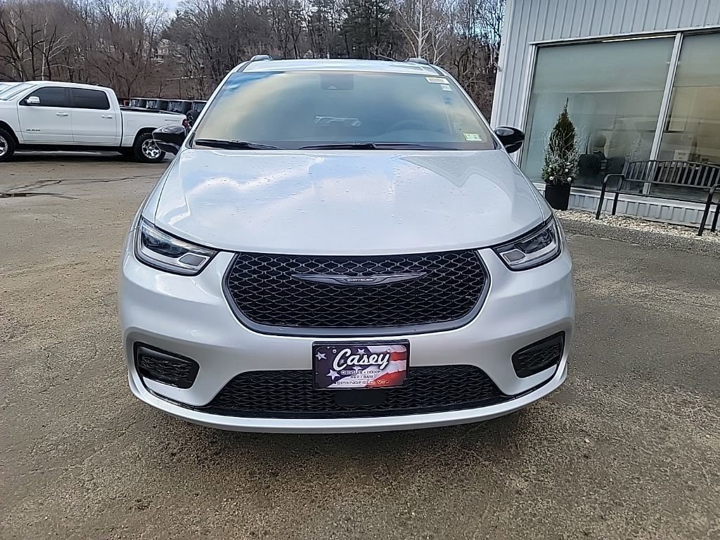 New 2026 Chrysler Pacifica Select image 2