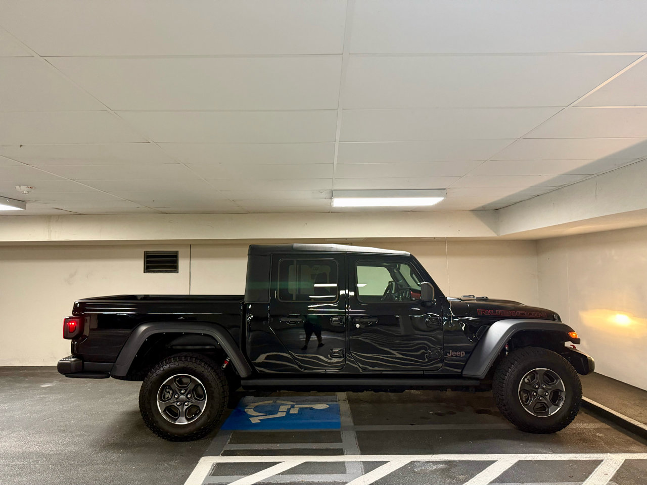 Used 2022 Jeep Gladiator Rubicon w/ Cold Weather Group image 9