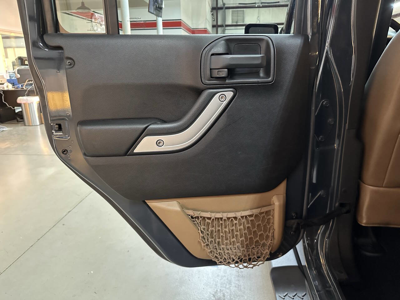 Used 2016 Jeep Wrangler Unlimited Sahara w/ Max Tow Package image 12