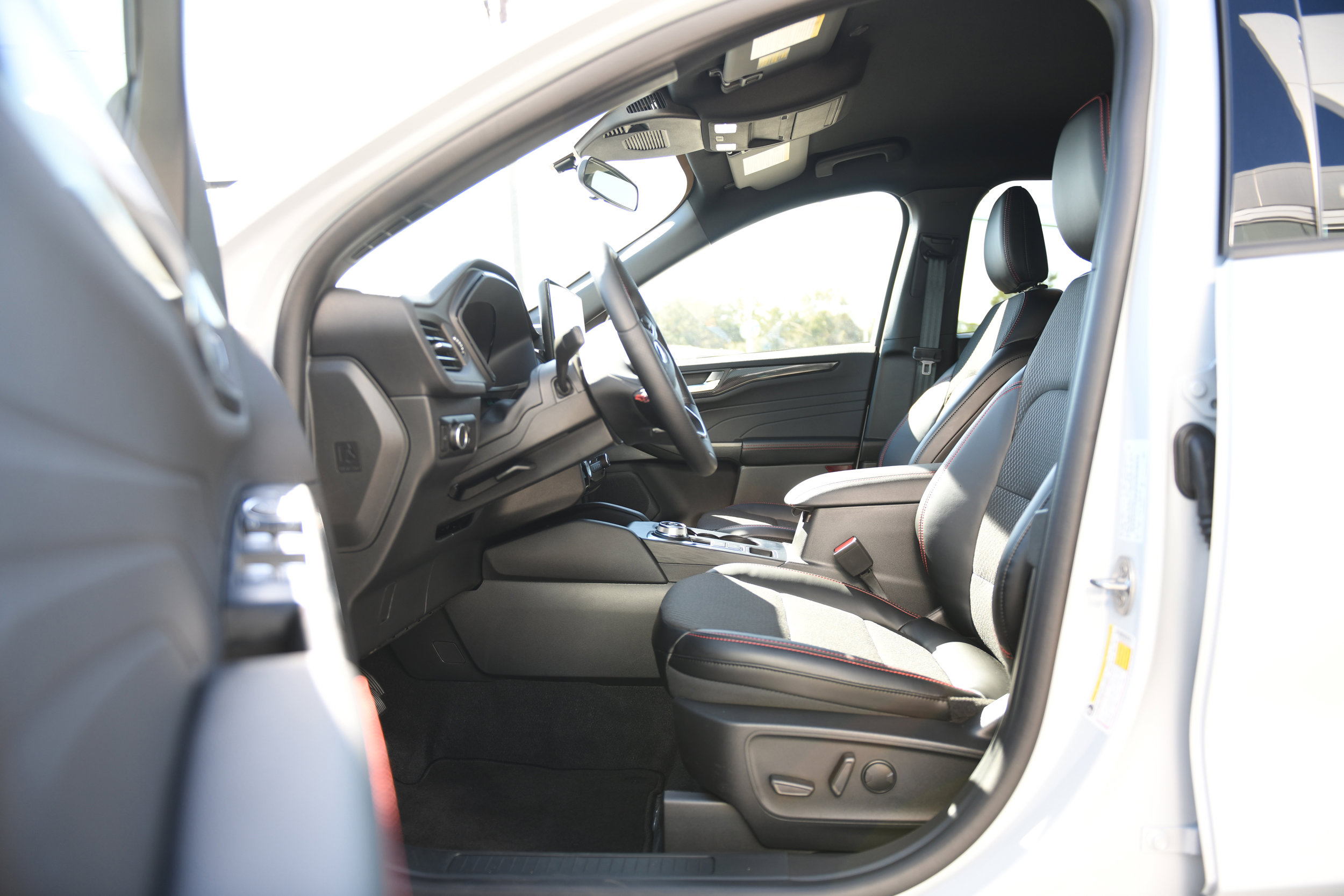 New 2026 Ford Escape ST-Line w/ Tech Pack #1 image 12