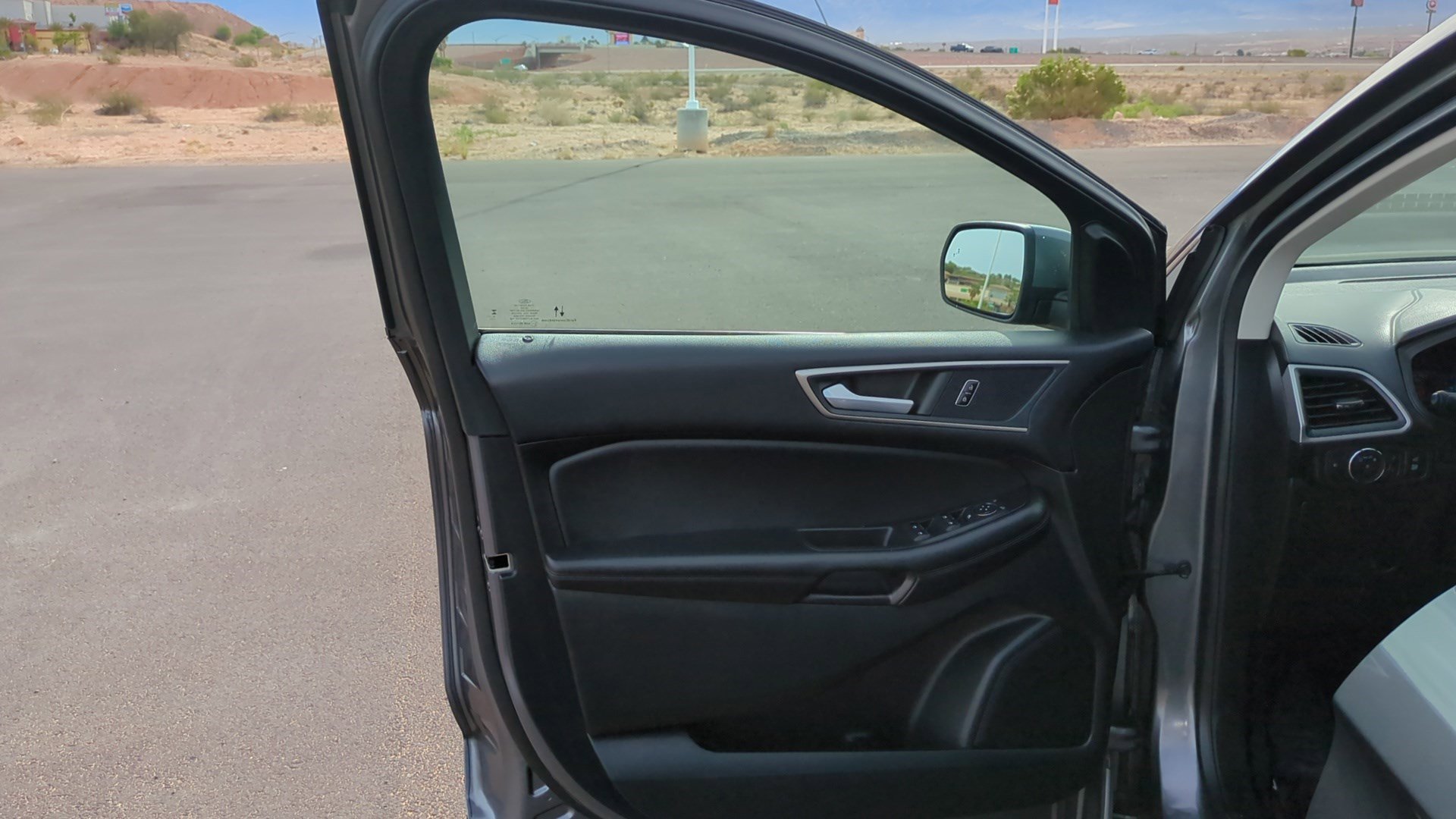 Used 2022 Ford Edge SEL w/ Convenience Package image 12