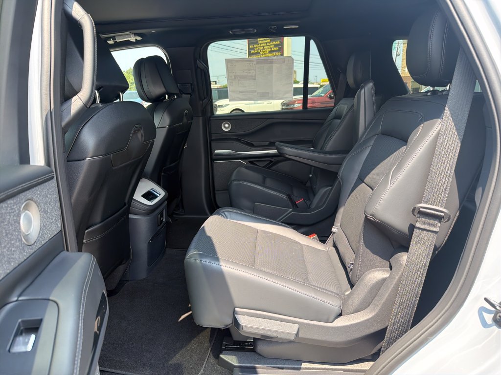 New 2027 Lincoln Navigator Reserve w/ Jet Appearance Package AWD/4WD image 14