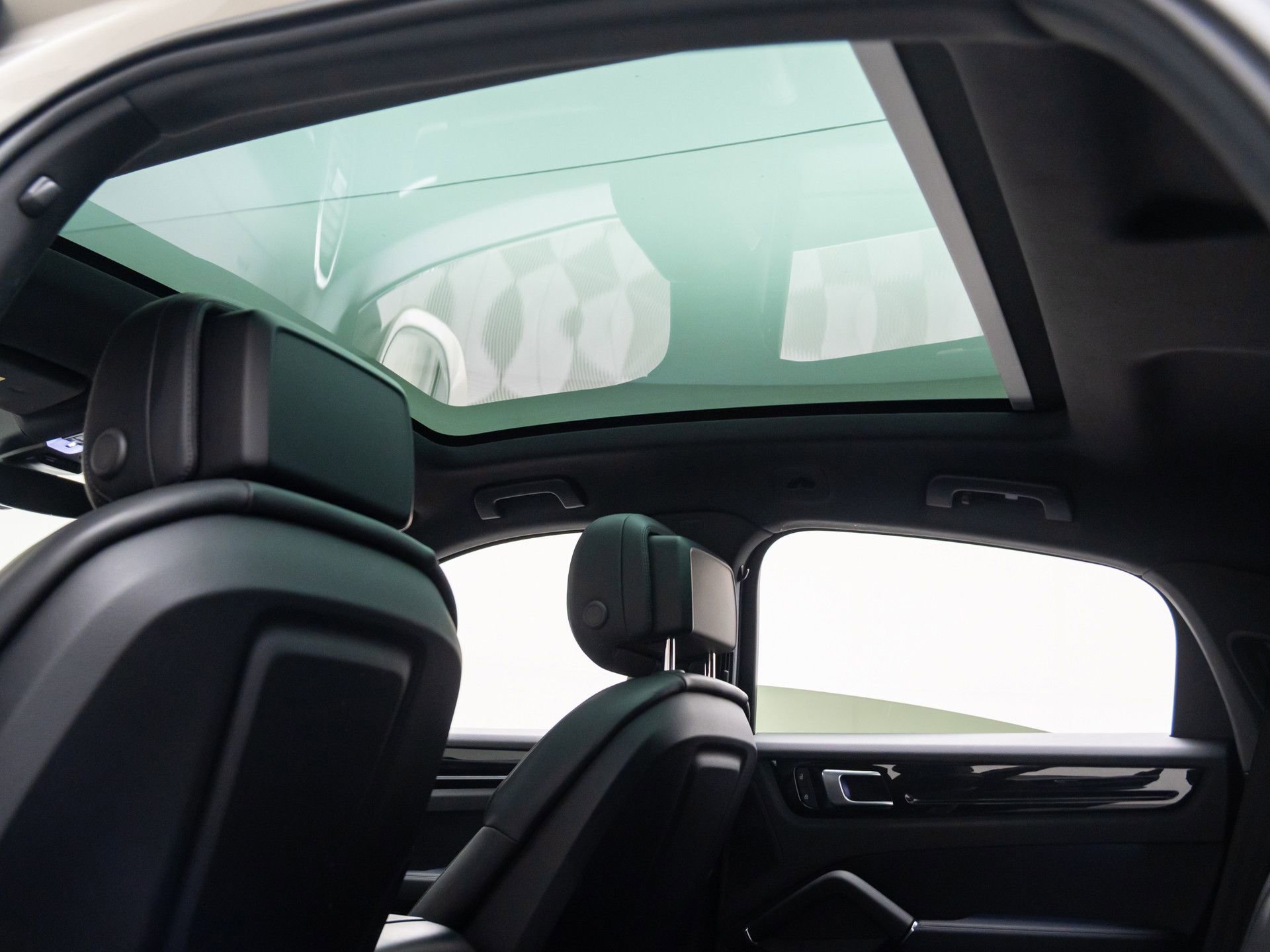 Certified 2023 Porsche Cayenne image 18