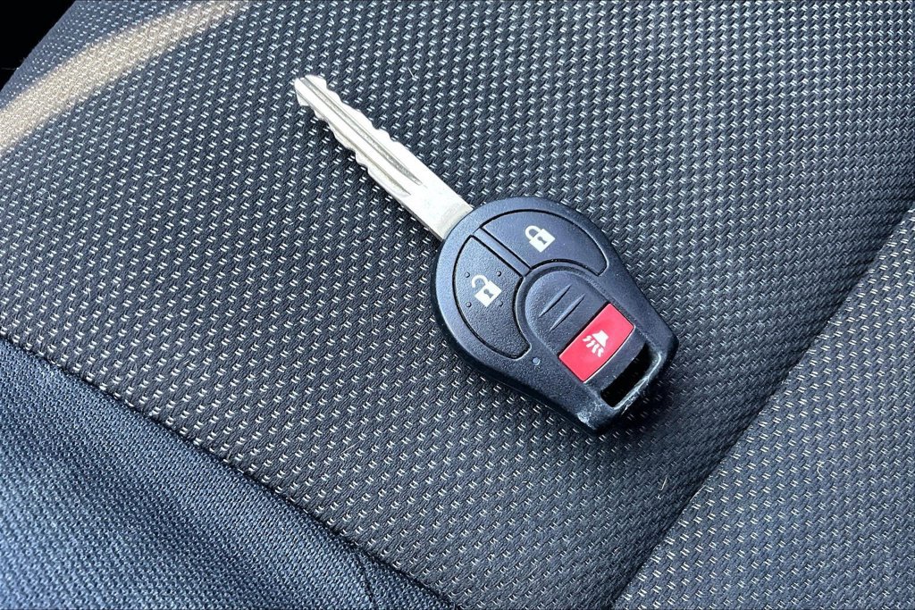 Used 2013 Nissan Juke S FWD image 30