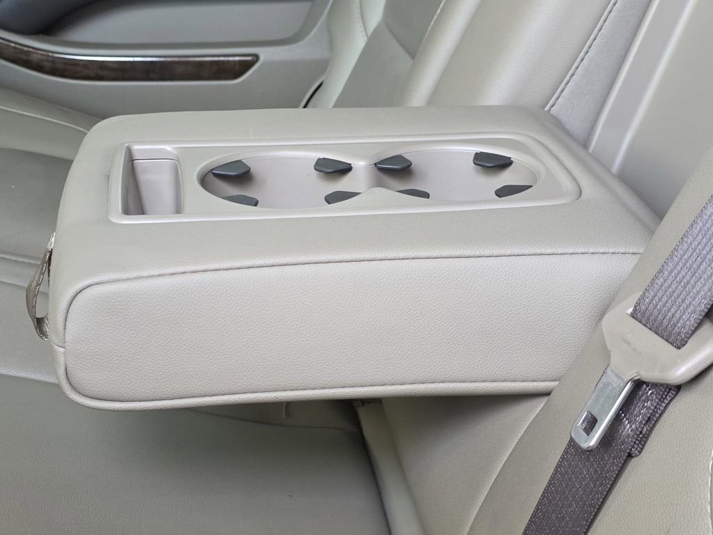 Used 2019 Chevrolet Suburban LT RWD image 10