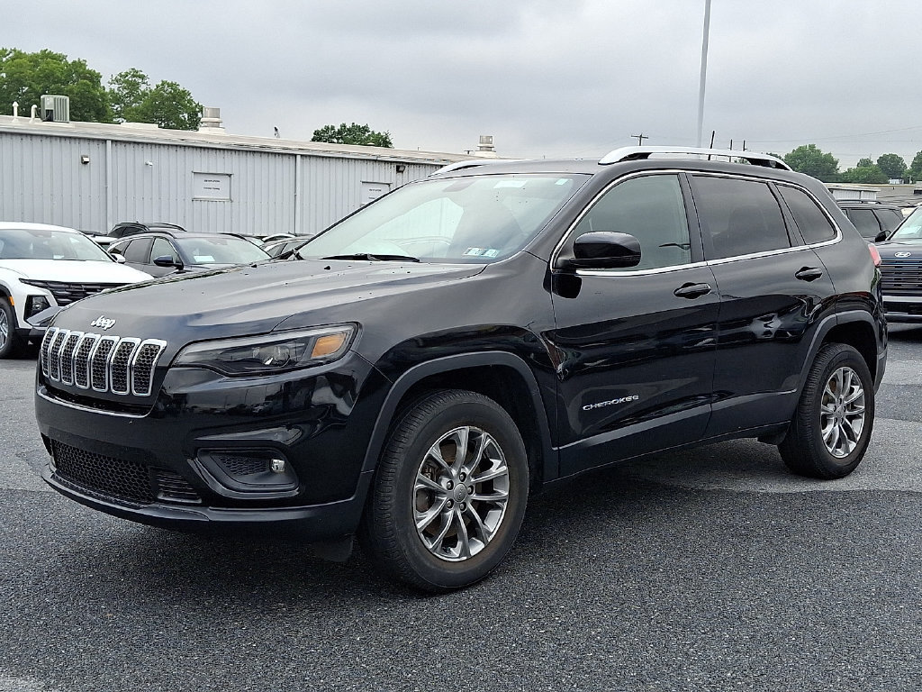 Used 2019 Jeep Cherokee Latitude Plus w/ Comfort/Convenience Group AWD/4WD image 1