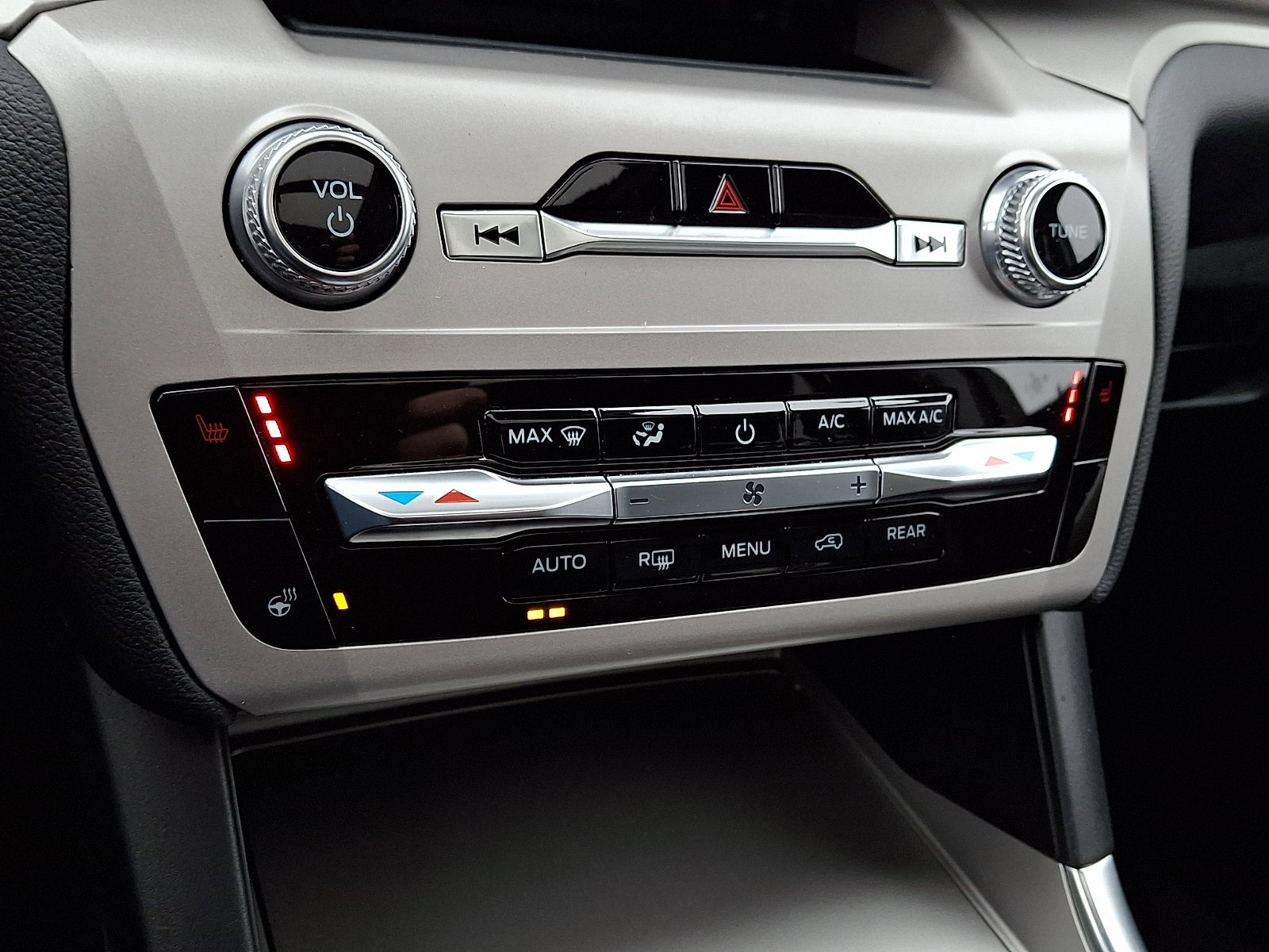 Certified 2023 Ford Explorer XLT w/ Equipment Group 202A AWD/4WD image 20