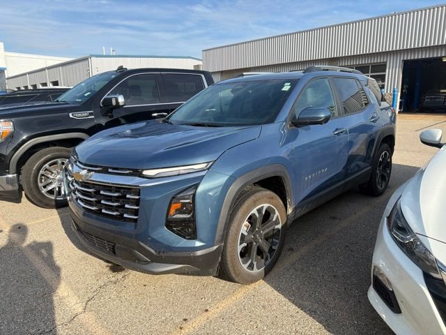 Used 2025 Chevrolet Equinox LT w/ Convenience Package II FWD image 2
