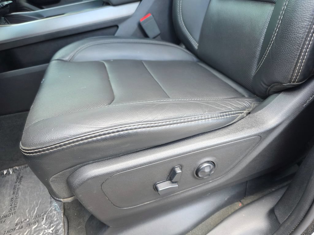 Used 2019 RAM 1500 Sport w/ Black Appearance Package AWD/4WD image 12