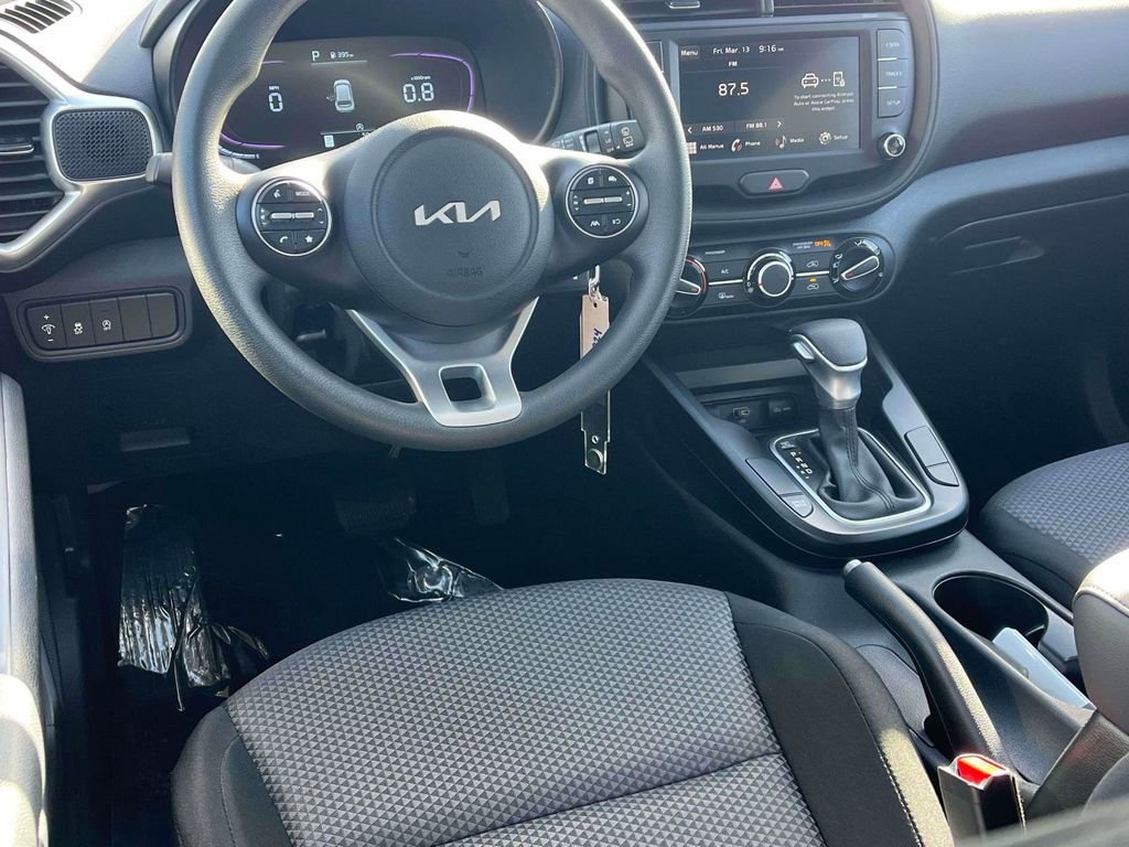 Certified 2025 Kia Soul LX w/ LX Technology Package image 3