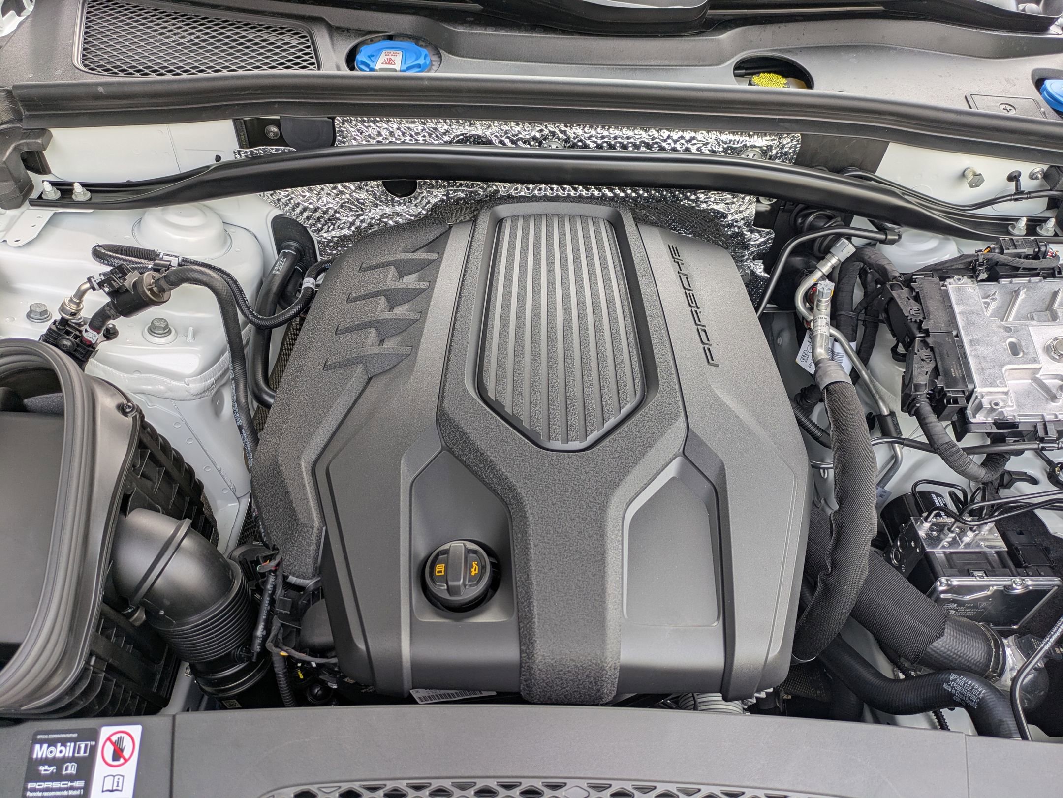 Certified 2025 Porsche Macan image 29