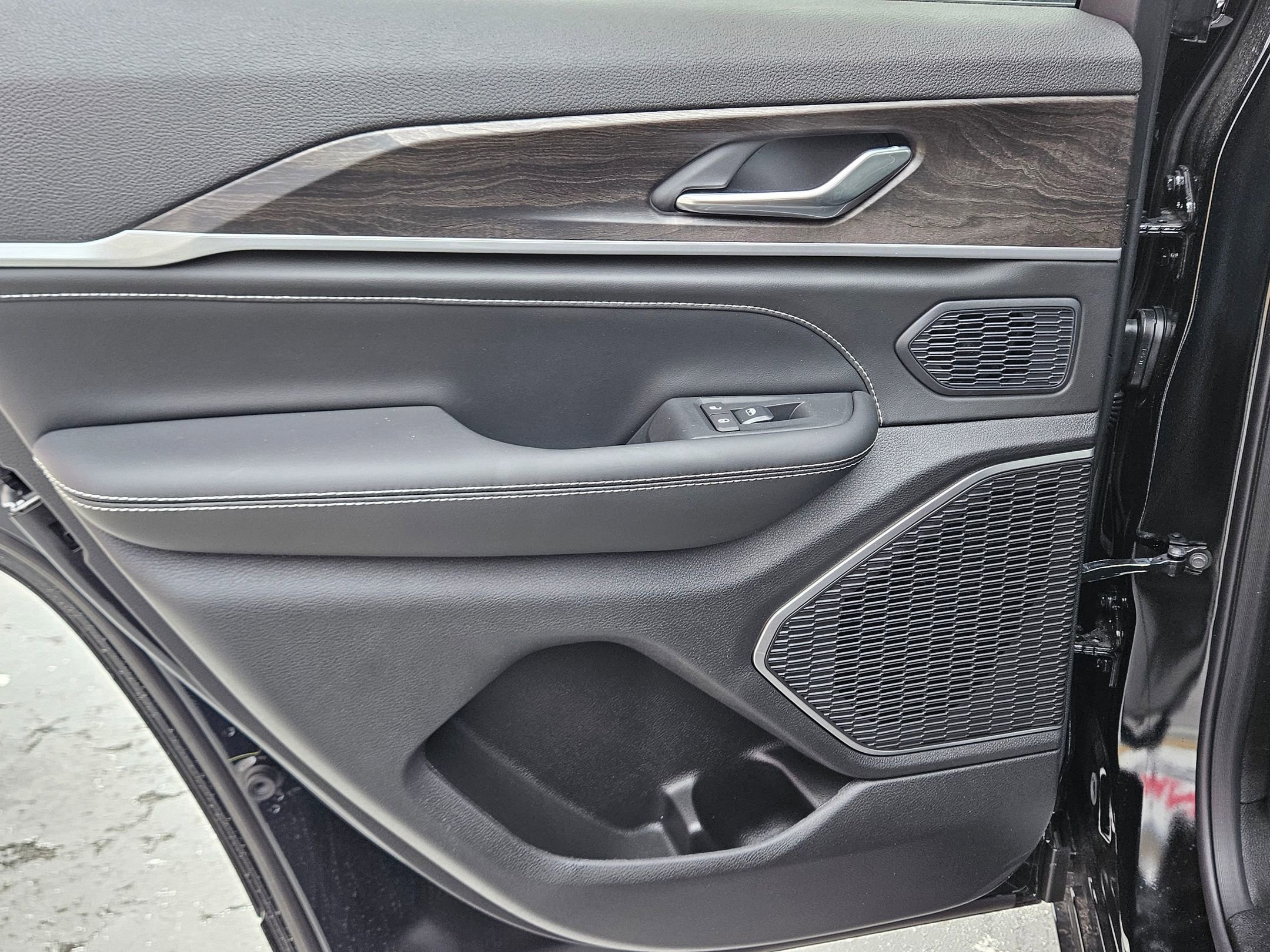 New 2026 Jeep Grand Cherokee Limited Reserve image 21