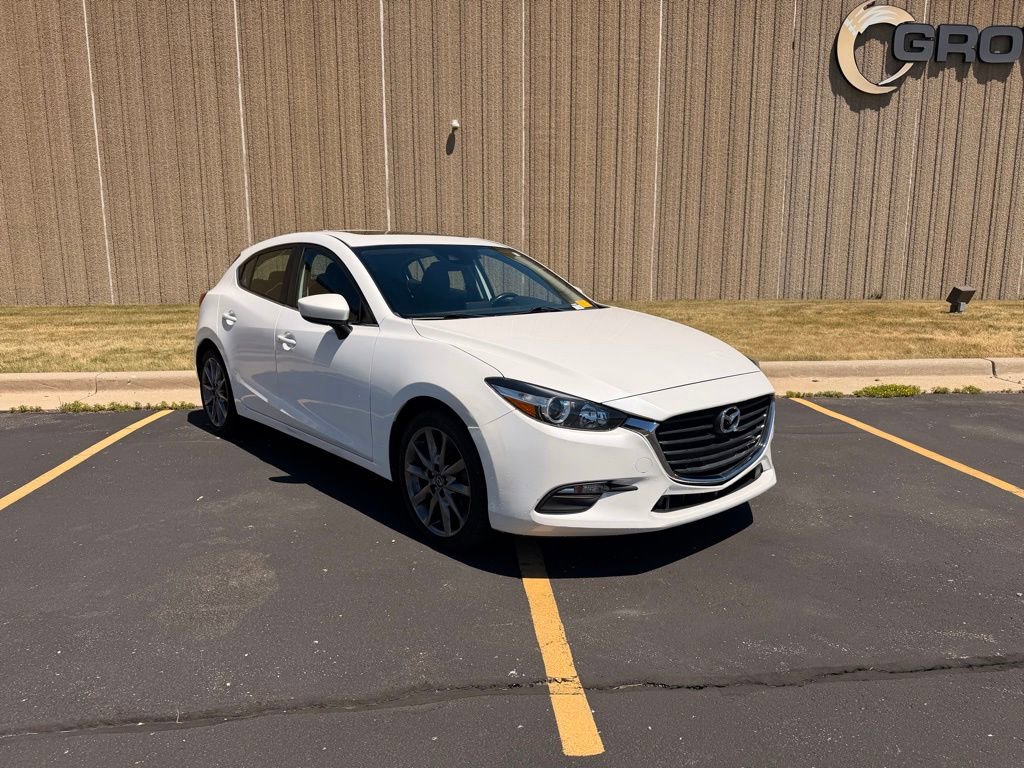 Used 2018 MAZDA MAZDA3 Touring FWD image 2