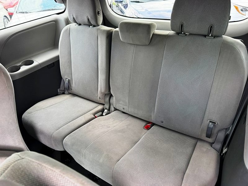 Used 2019 Toyota Sienna L FWD image 15