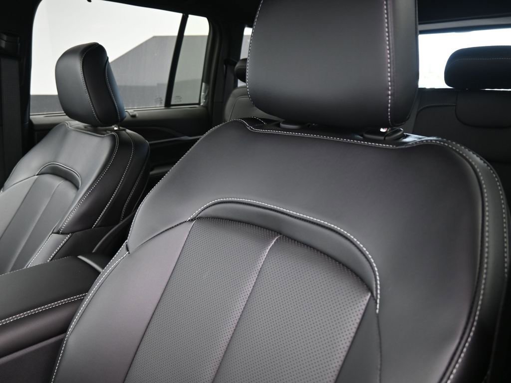 New 2025 Jeep Grand Cherokee Limited w/ Luxury Tech Group II image 14