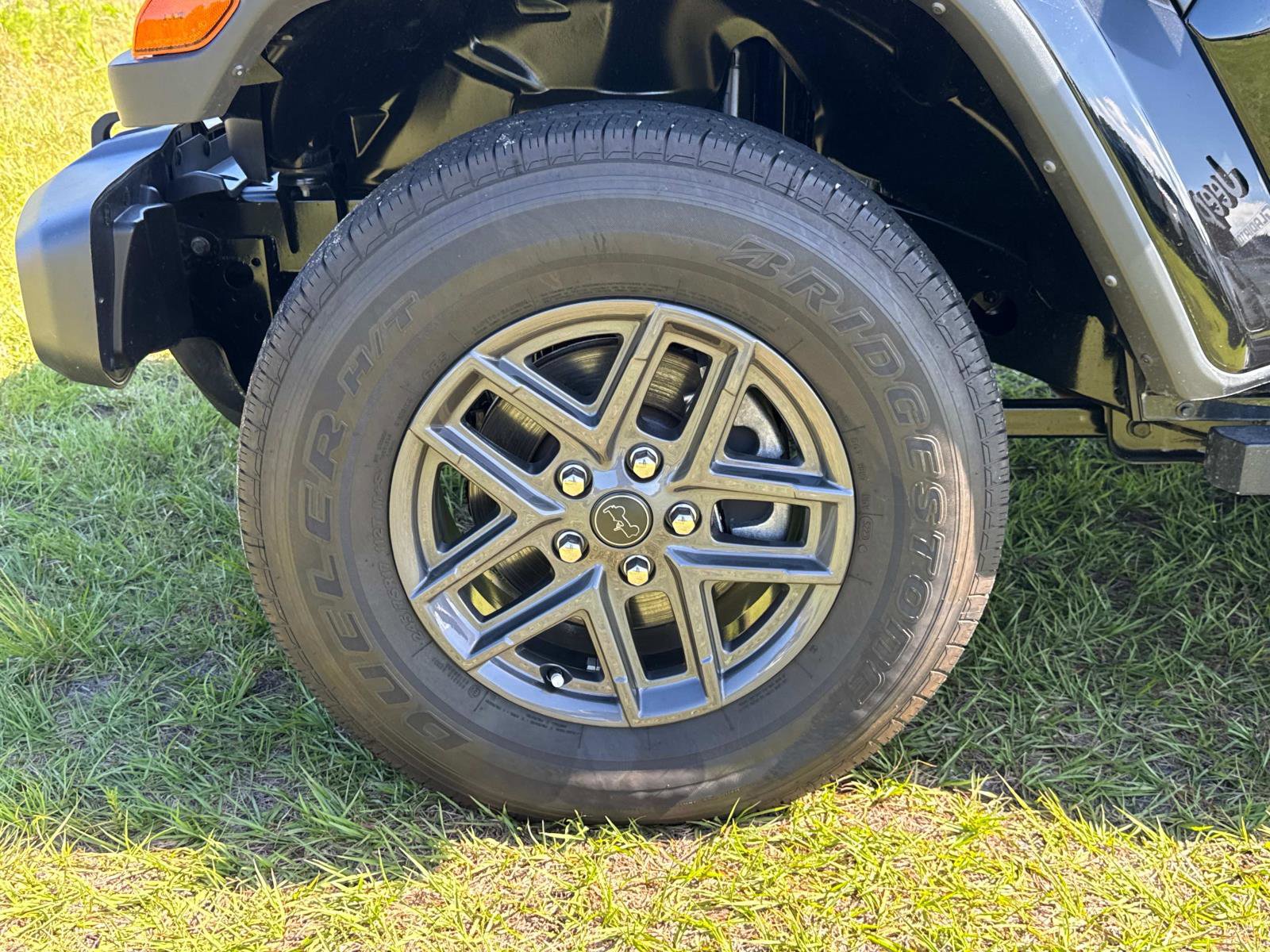 Certified 2024 Jeep Gladiator Sport AWD/4WD image 10