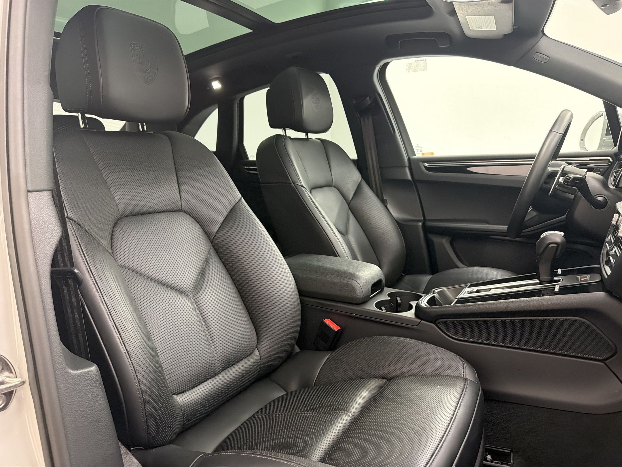Used 2026 Porsche Macan AWD/4WD image 22