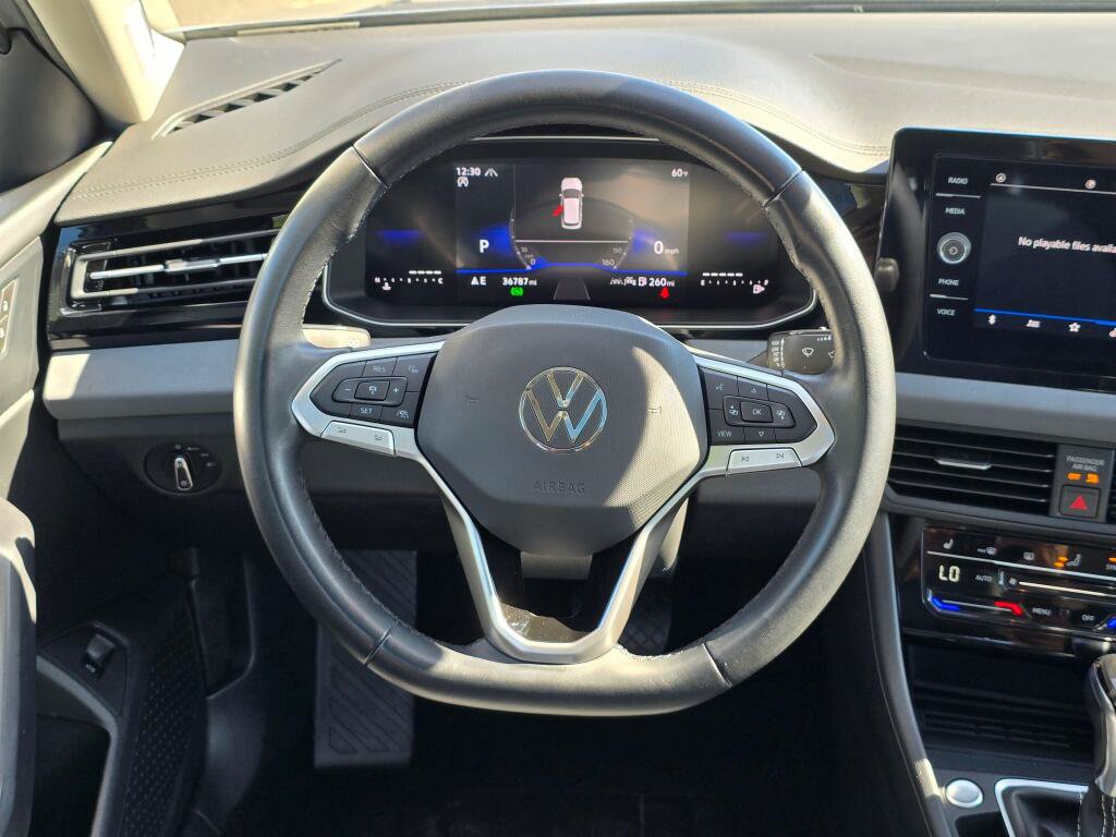 Used 2025 Volkswagen Jetta SE FWD image 19