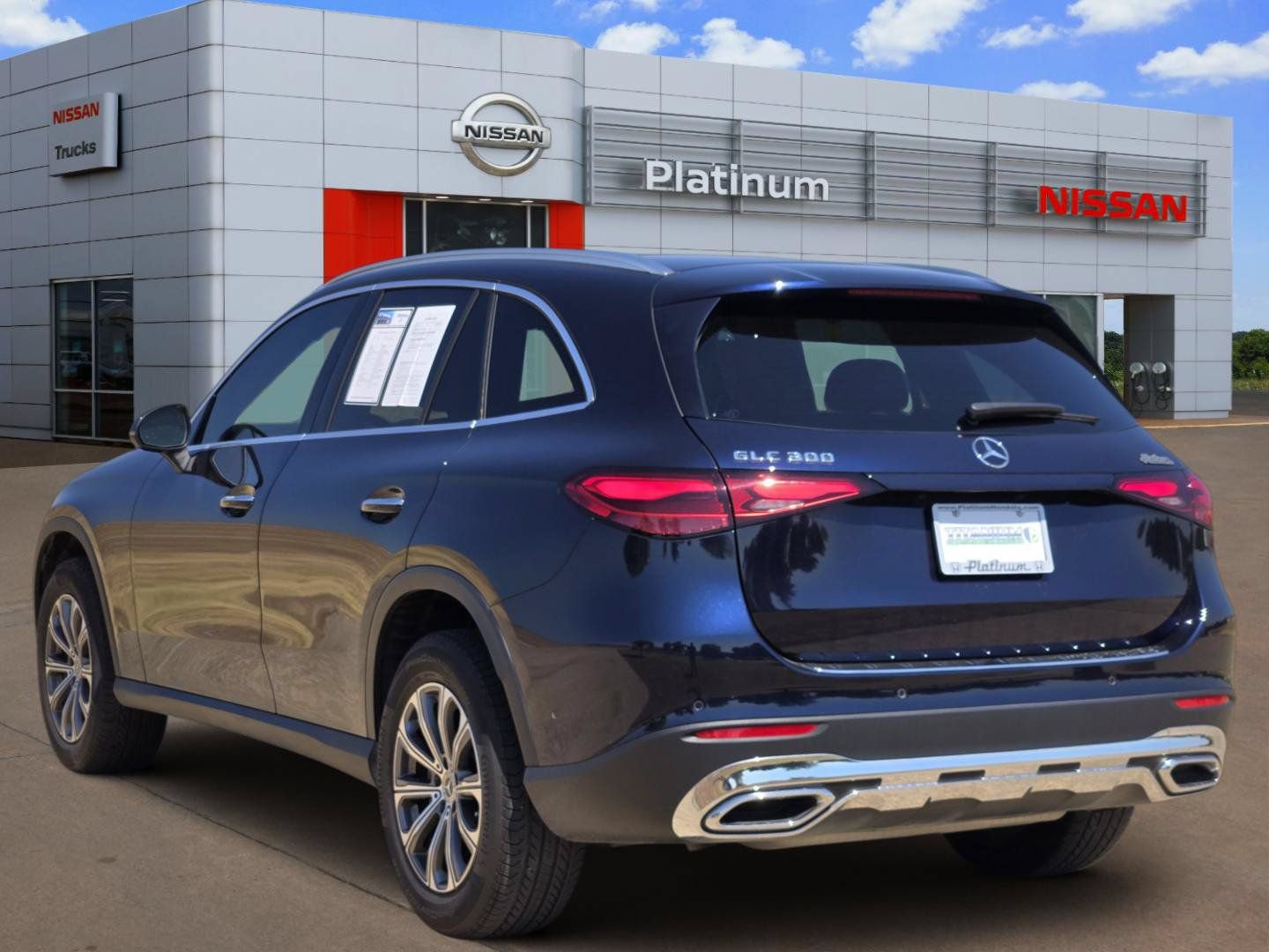 Used 2023 Mercedes-Benz GLC 300 image 4